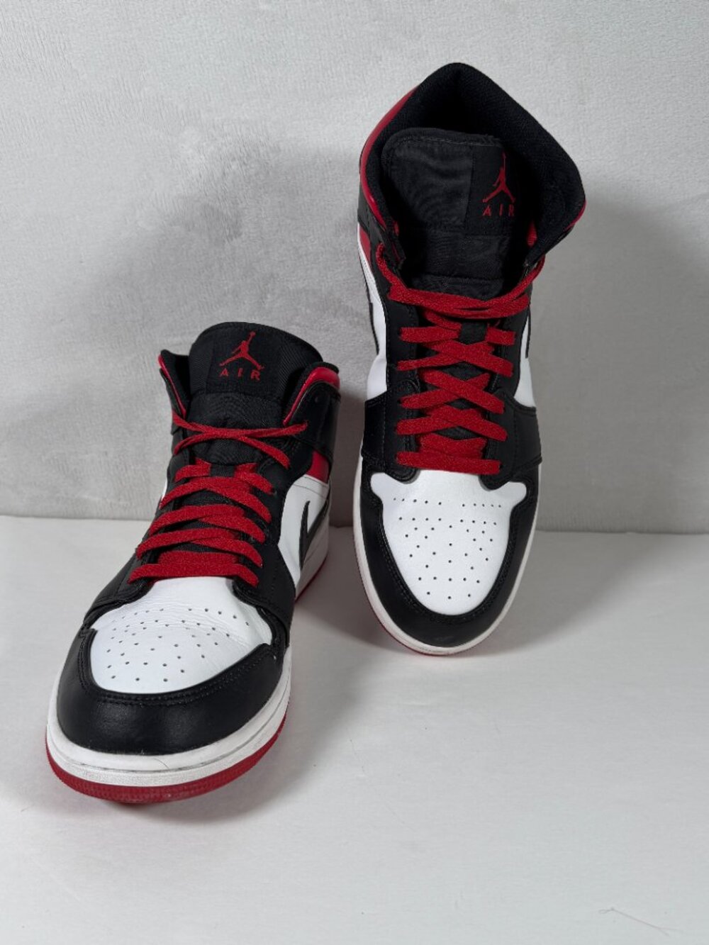 Nike Air Jordan Mid 1 Sneakers Men Size 13 Gym Bred Toe DQ8426-106 Lace Up EUC - Picture 2 of 11